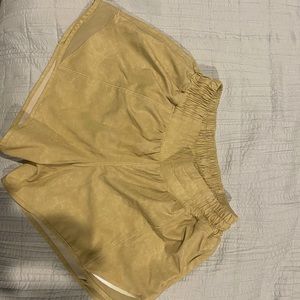 LuluLemon Hottie Hot Short 2.5” Size 4